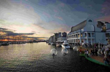 Bollar på vattnet. Foto Mickael Tannus 1920 x 1260